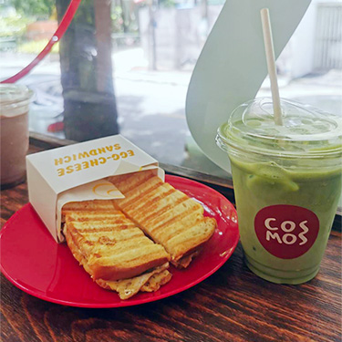 COSMOS Cafe Bangkok, a shady cafe in the heart of Asoke.