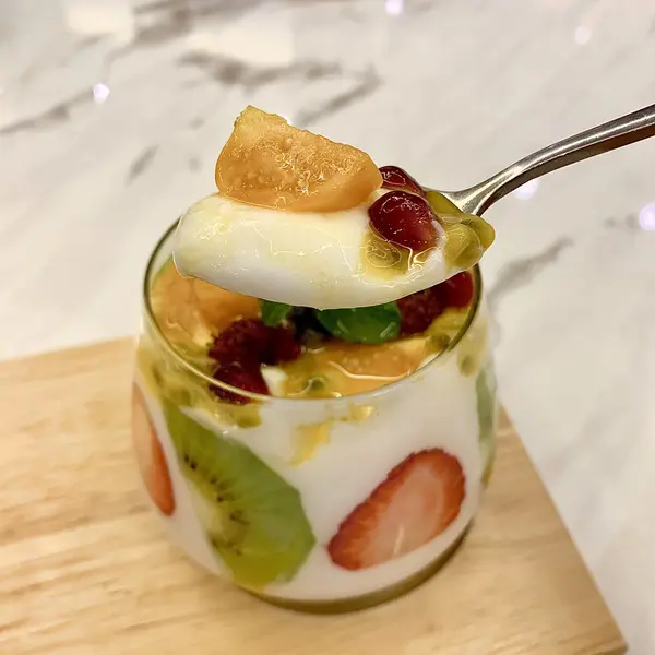 fresh fruit yoghurt