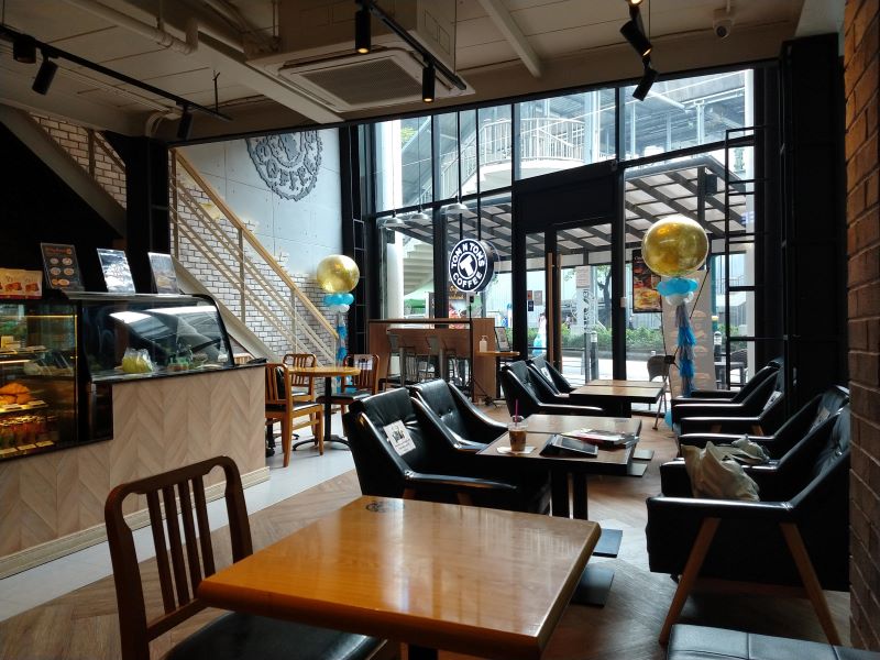 Tom n Toms Coffee คาเฟ่สัญชาติเกาหลี เปิด 24ชั่วโมง นั่งทำงานได้เพลินๆ