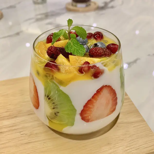 fresh fruit yoghurt