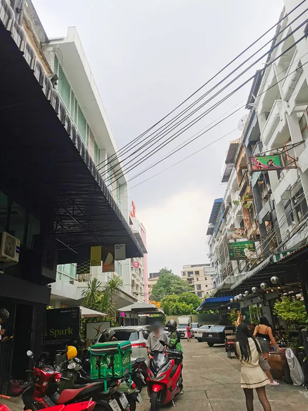 the way to the cafe