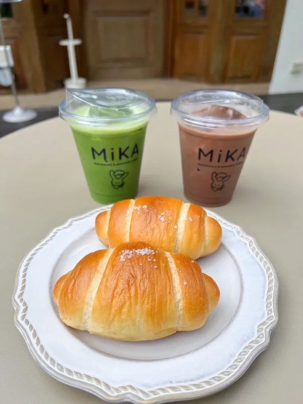 Bread and drinks ordered